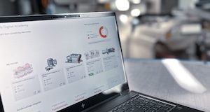 Barmag_Neumag_Digital_Academy_laptop - The Digital Academy's training programs are designed for operators, process engineers and technicians, as well as quality managers, and are currently available in 5 languages.