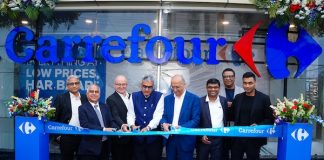 Carrefour store inauguration at Ansa City Centre, Raj Nagar Extension, Ghaziabad, by Mr. Nilesh Ved, Chairman of APPCORP Holding, owner of Apparel Group and Founder of KORA Properties, alongside Team Carr